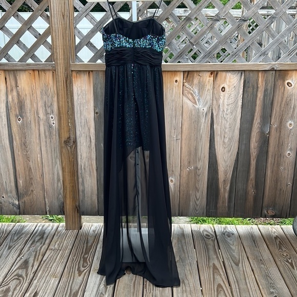 Hailey Logan for Adrianna Papell Sequined Mini With Cascading Overlay Size 3/4 - Picture 7 of 8